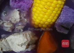 紫山药排骨汤的做法图解3
