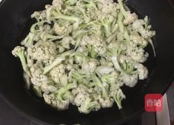 花菜炒腊肉的做法图解4