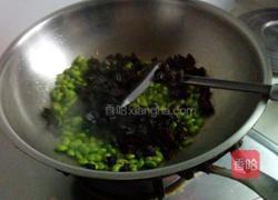 酱瓜炒毛豆的做法图解4