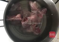 莲藕排骨汤的做法图解1