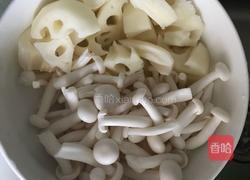 莲藕排骨汤的做法图解2