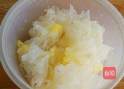银耳莲藕红枣羹的做法图解2