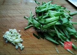 芝麻酱拌金针菇的做法图解2