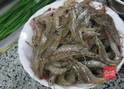 韭黄鸡蛋虾仁猪肉水饺的做法图解1
