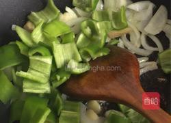尖椒炒牛肉的做法图解2