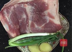 南乳汁红烧肉的做法图解1