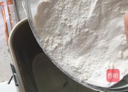 普通面粉版北海道吐司（包括10分钟剪出手套膜）的做法图解4