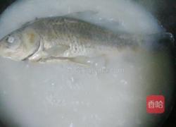 鲫鱼汤河粉的做法图解2