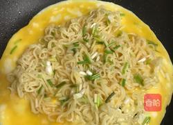 方便面蛋葱饼的做法图解4
