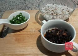 香菇酱炒饭的做法图解1