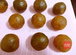 广式月饼（100克凤梨蛋黄馅）的做法图解9
