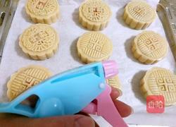 广式月饼（100克凤梨蛋黄馅）的做法图解20