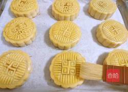 广式月饼（100克凤梨蛋黄馅）的做法图解22