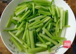 芹菜炒酱干的做法图解2