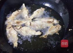 炸小鱼的做法图解10