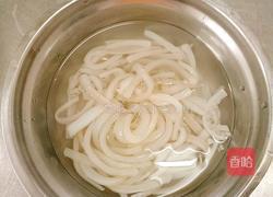 五彩鱿鱼丝的做法图解1