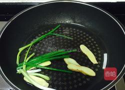 红枣枸杞当归鸡脚的做法图解5