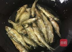 椒盐小鱼的做法图解2