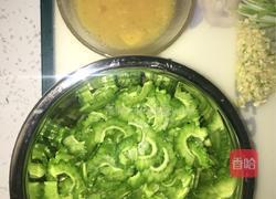 苦瓜炒蛋的做法图解2