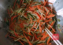 胡萝卜黄瓜饼的做法图解2
