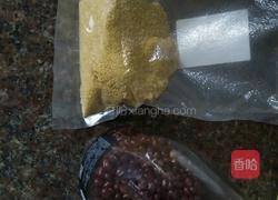 红豆小米粥的做法图解1