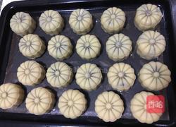 豆沙蛋黄月饼的做法图解12