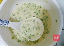 韭菜葱花饼的做法图解3
