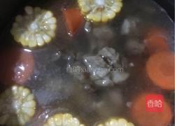 脊骨玉米胡萝卜汤的做法图解2