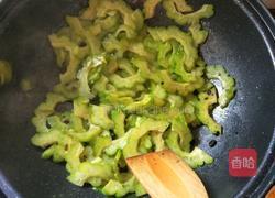 豆鼓炒苦瓜的做法图解8