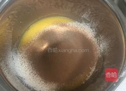 可可蜜豆蛋糕卷的做法图解4