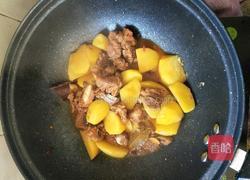 土豆烧排骨的做法图解13
