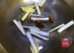 榨菜排骨汤的做法图解2