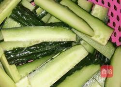 黄瓜烧鸡腿肉的做法图解2
