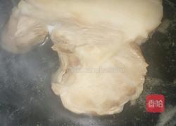 豌豆烧回锅肉的做法图解1