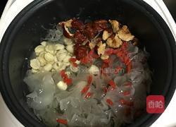 红枣莲子银耳汤的做法图解11