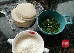 饺子皮版葱油饼的做法图解2
