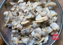快炒天鹅蛋蚬子肉的做法图解2