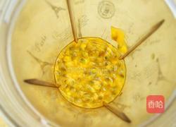 百香果柠香蜜柚汁的做法图解2