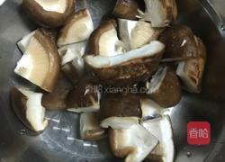 小鸡炖蘑菇的做法图解1