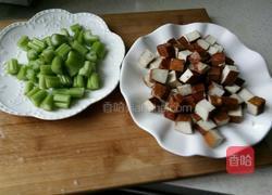 芹菜炒香干的做法图解1