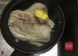 当归枸杞红枣土鸡汤的做法图解4