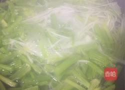 凉拌芹菜的做法图解3