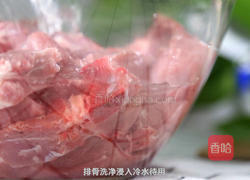 板栗玉米排骨汤的做法图解1