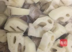 莲藕排骨汤的做法图解3