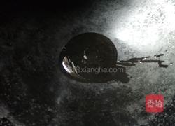 铁锅煎蛋的做法图解2