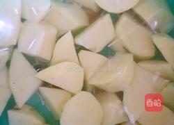 土豆炖牛肉盖饭的做法图解1