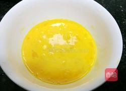 胡萝卜鸡蛋饼的做法图解1