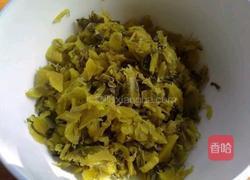 生腌酸菜蒜苗香菜的做法图解2