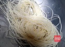 酸菜肉丝米线的做法图解6