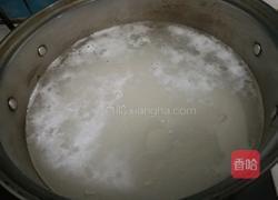 皮蛋瘦肉粥的做法图解3